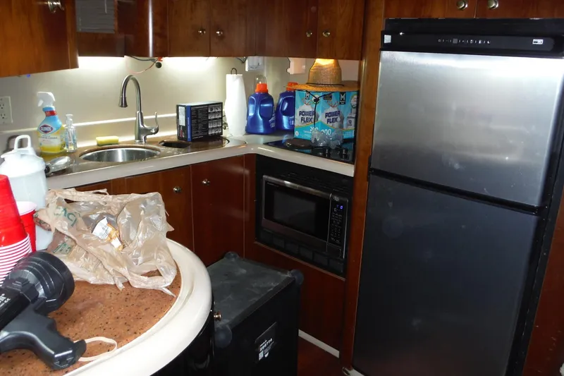 Slide: The Image of 1999 Cruisers 4270 Express kitchen with sink, microwave, and refrigerator. - 25
