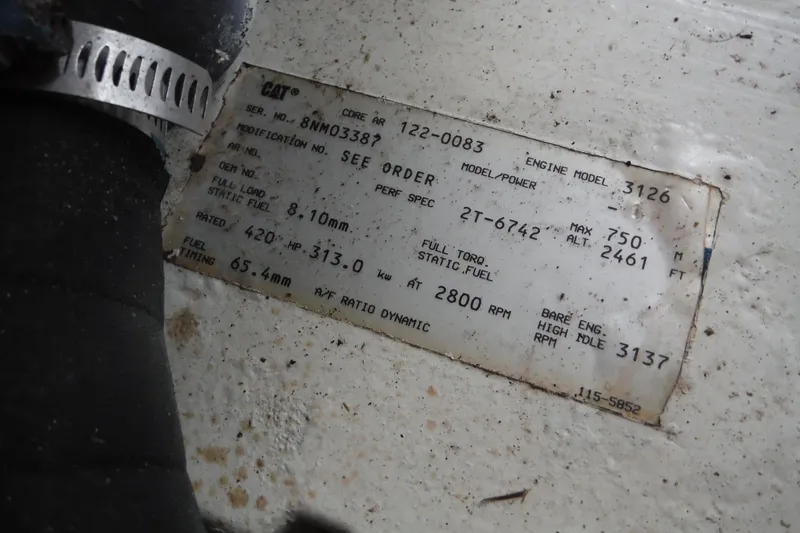 Slide: The Image of 1999 Cruisers 4270 Express engine label, CAT model 3126 specifications. - 33
