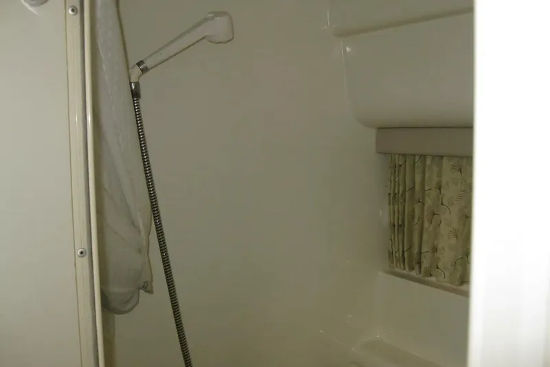 Slide: The Image of Shower area in 2000 Formula 31 Performance Cruiser boat. - 31