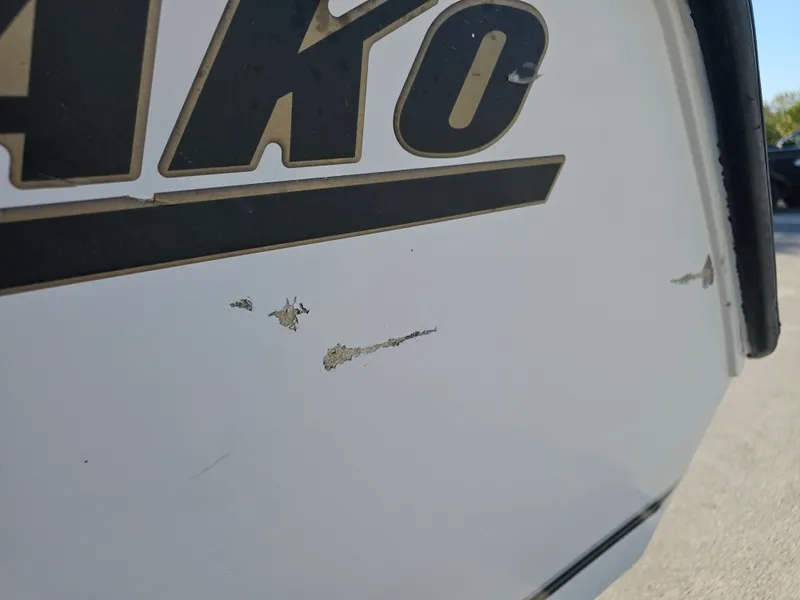 Slide: The Image of Mako 212 Center Console 2006 - 16