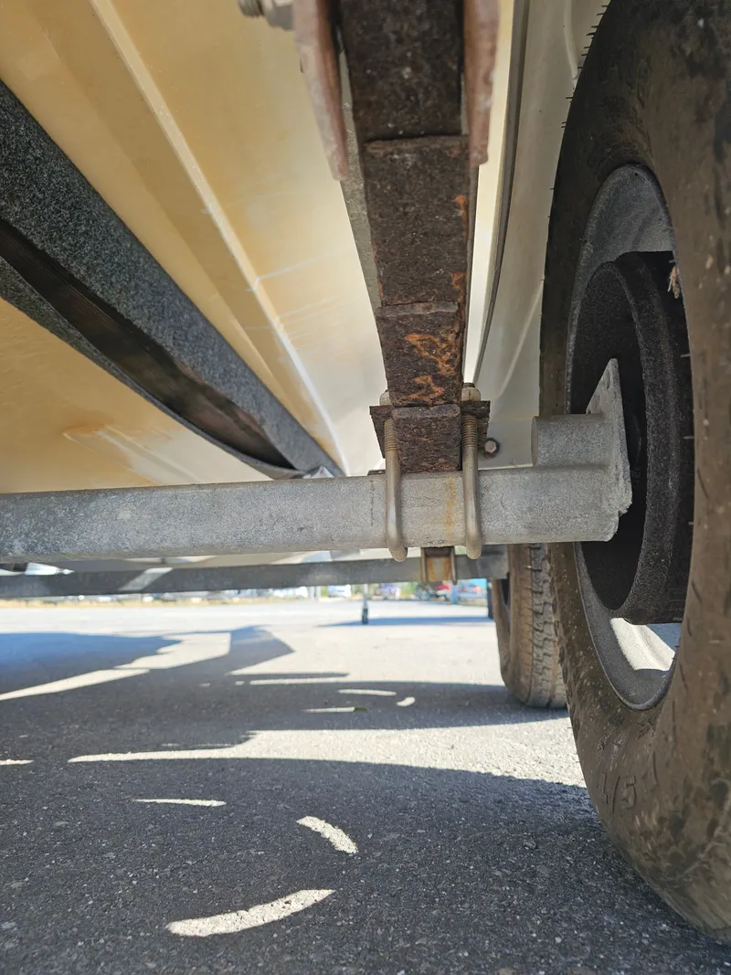 Slide: The Image of Mako 212 Center Console 2006 - 18