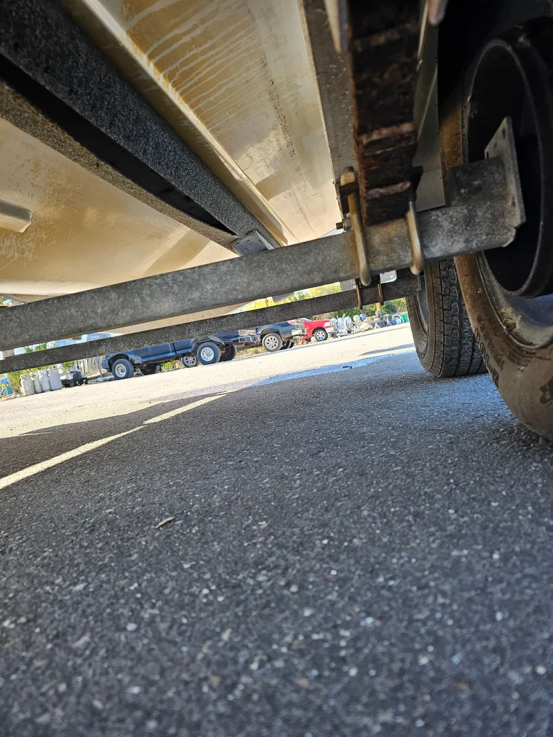 Slide: The Image of Mako 212 Center Console 2006 - 19