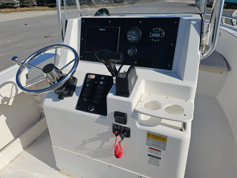 Slide: The Image of Mako 212 Center Console 2006 - 2