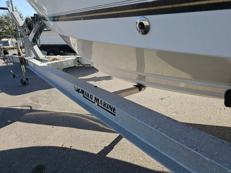 Slide: The Image of Mako 212 Center Console 2006 - 20
