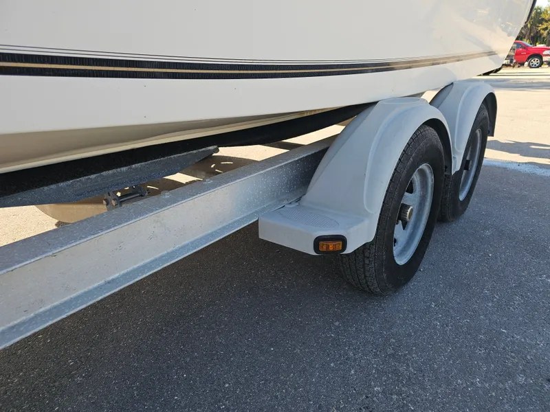 Slide: The Image of Mako 212 Center Console 2006 - 21