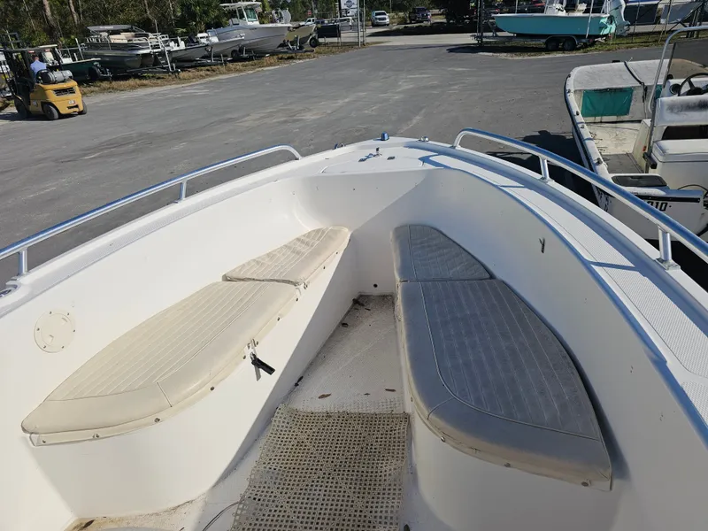 Slide: The Image of Mako 212 Center Console 2006 - 22