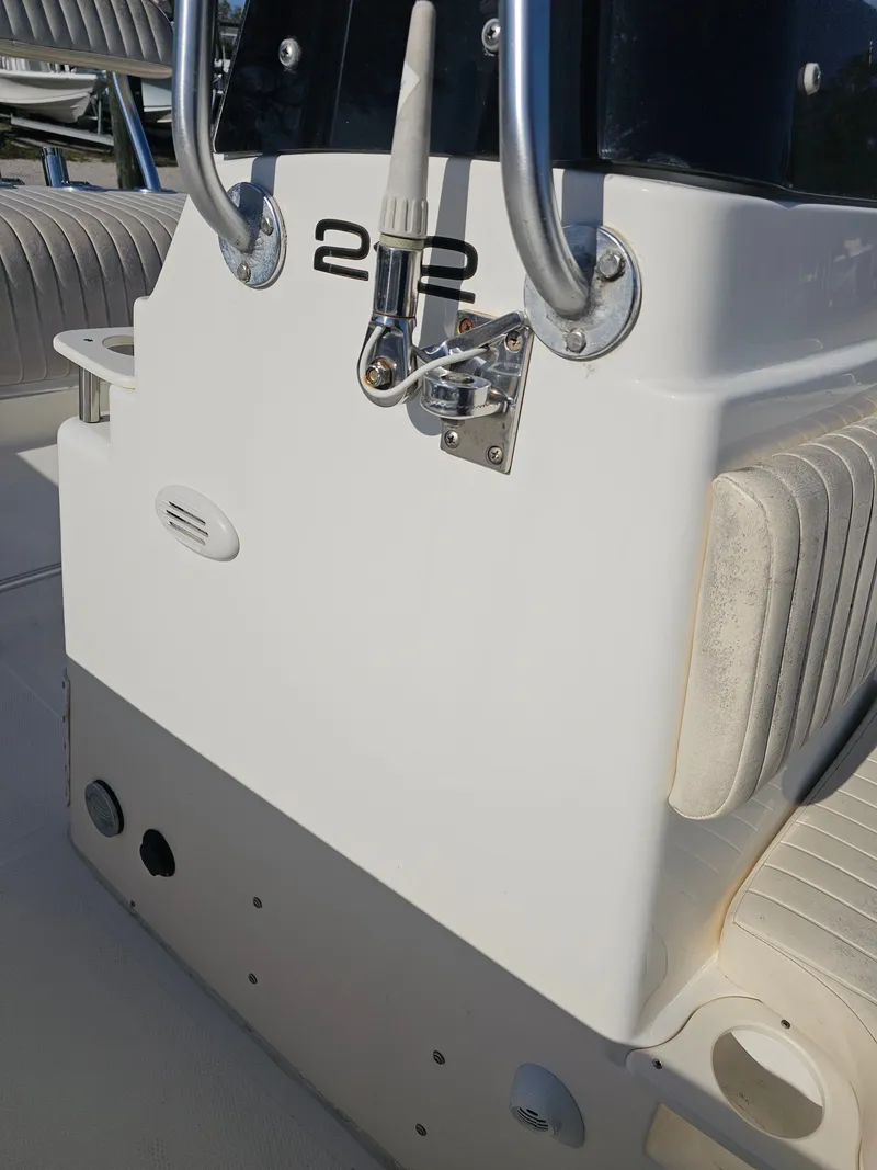 Slide: The Image of Mako 212 Center Console 2006 - 23