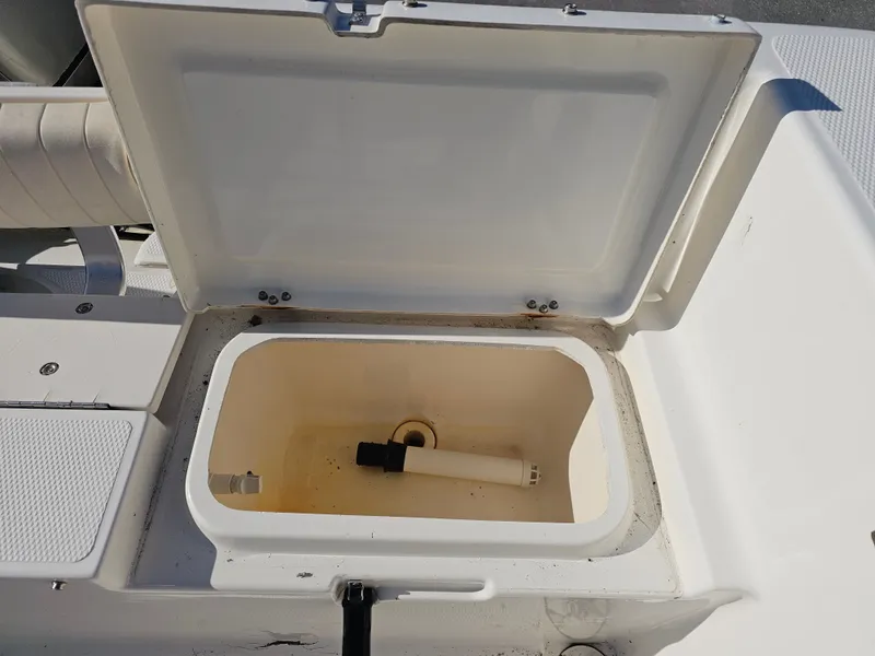 Slide: The Image of Mako 212 Center Console 2006 - 26