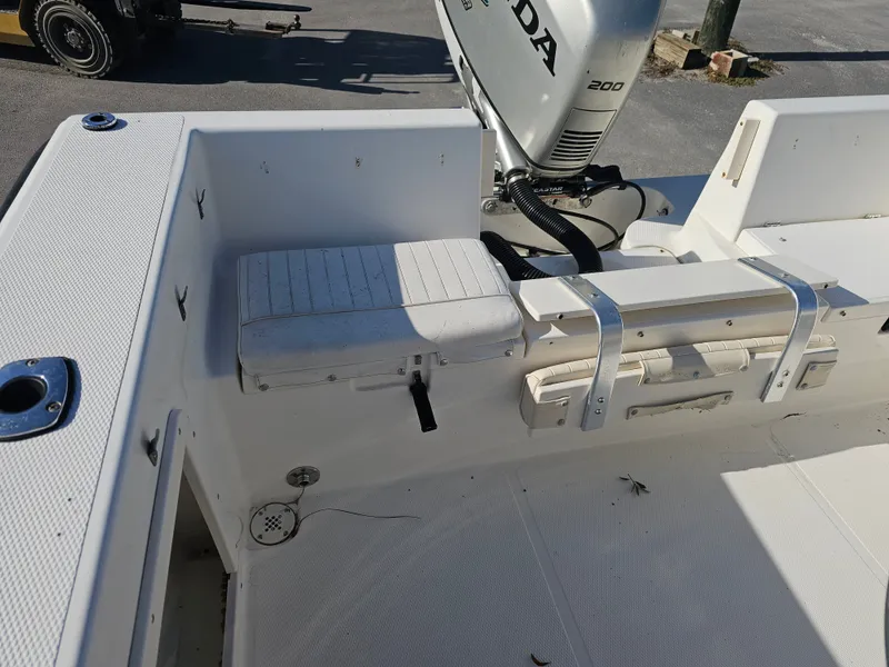 Slide: The Image of Mako 212 Center Console 2006 - 28