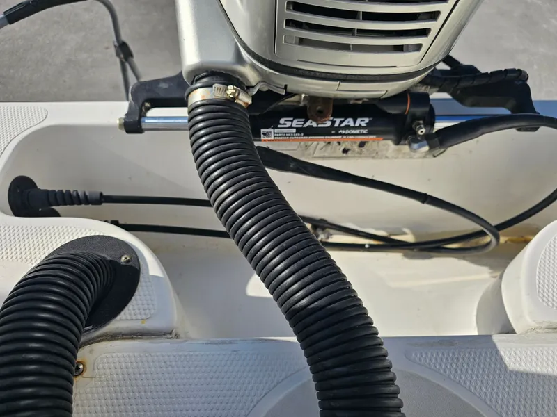 Slide: The Image of Mako 212 Center Console 2006 - 29