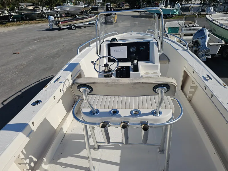 Slide: The Image of Mako 212 Center Console 2006 - 3