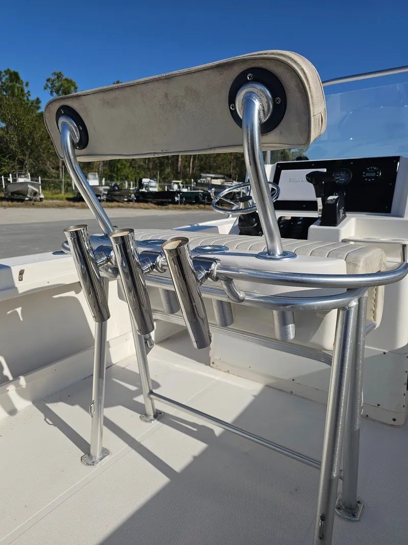 Slide: The Image of Mako 212 Center Console 2006 - 30