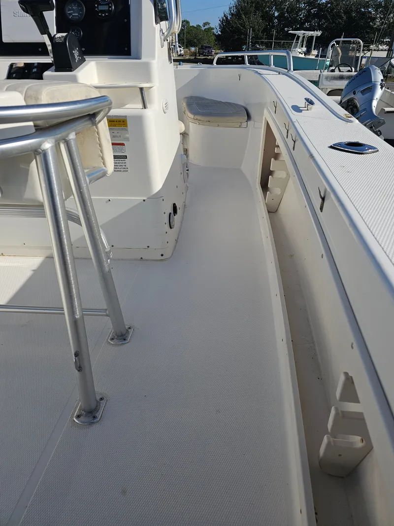 Slide: The Image of Mako 212 Center Console 2006 - 31