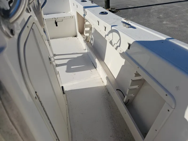 Slide: The Image of Mako 212 Center Console 2006 - 8