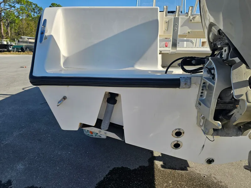 Slide: The Image of Mako 212 Center Console 2006 - 9