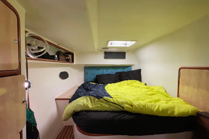 Slide: The Image of Anchor windlass on 2010 Knysna 480 boat deck with chain. - 45