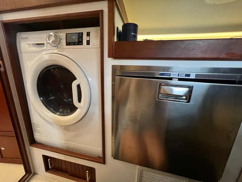 Slide: The Image of Washing machine and dryer in Island Packet 439 yacht, 2023 model. - 29