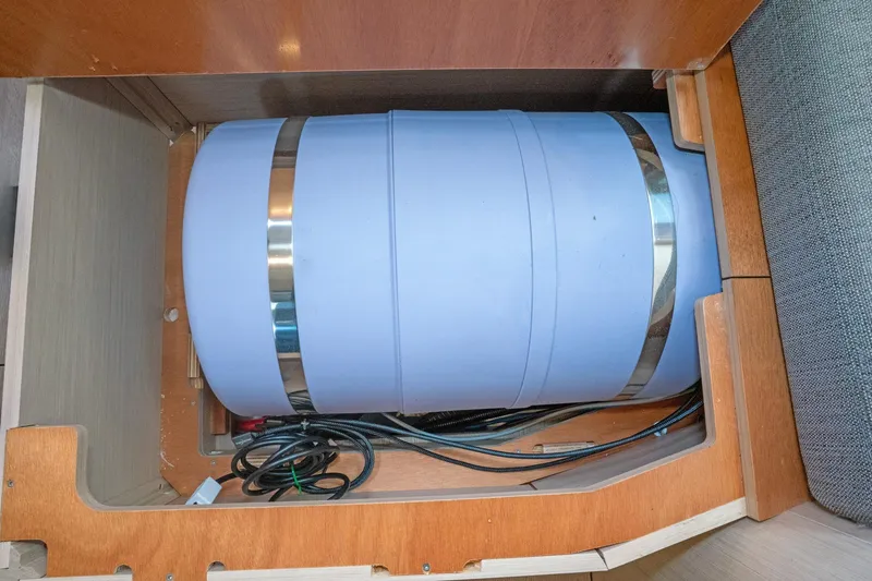 Slide: The Image of Beneteau Oceanis 461 2022 yacht interior storage compartment with blue tank and wiring. - 49