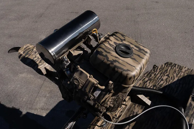 Slide: The Image of Camouflage engine of 2026 Excel 1860 Shallow Water F4 CC boat, detailed view. - 17