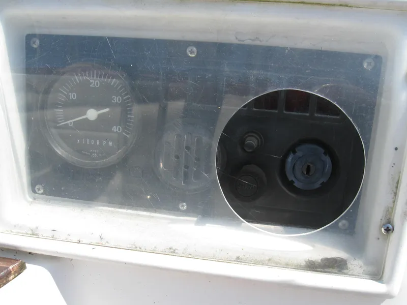 Slide: The Image of Dashboard of a 1995 Hunter 35.5 with speedometer. - 17