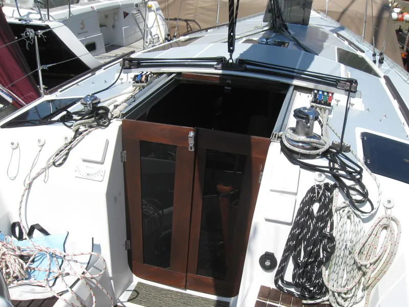 Slide: The Image of Cockpit of a 1995 Hunter 35.5 sailboat. - 24