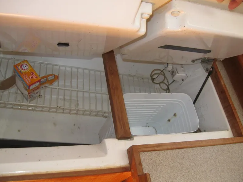 Slide: The Image of Interior of a 1995 Hunter 35.5 with refrigerator. - 38