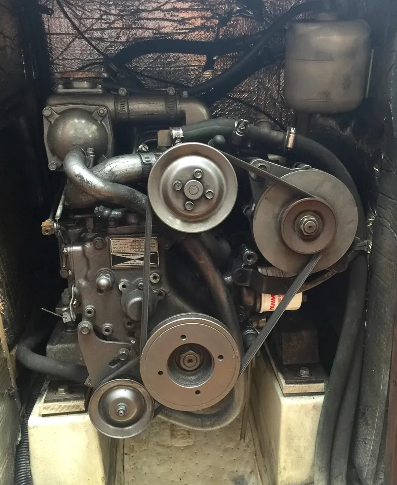 Slide: The Image of Engine of a 1995 Hunter 35.5, close-up view. - 43