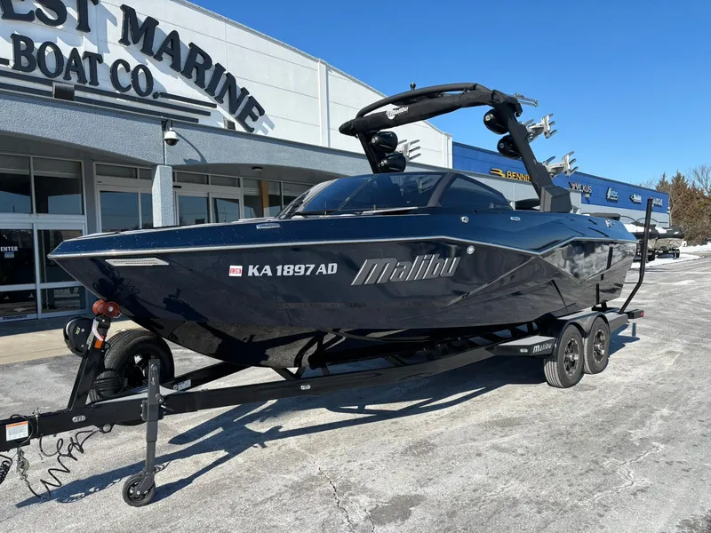 Slide: The Image of Malibu Wakesetter 25 LSV 2022 - 14