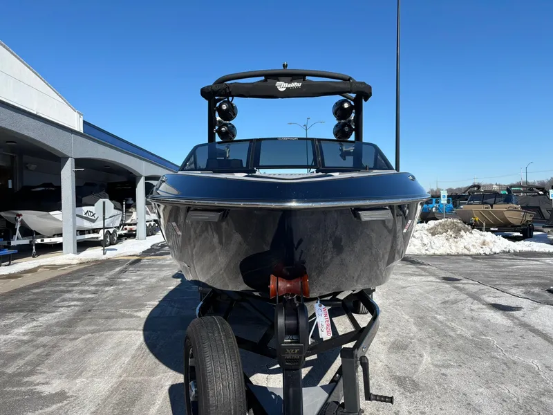Slide: The Image of Malibu Wakesetter 25 LSV 2022 - 15