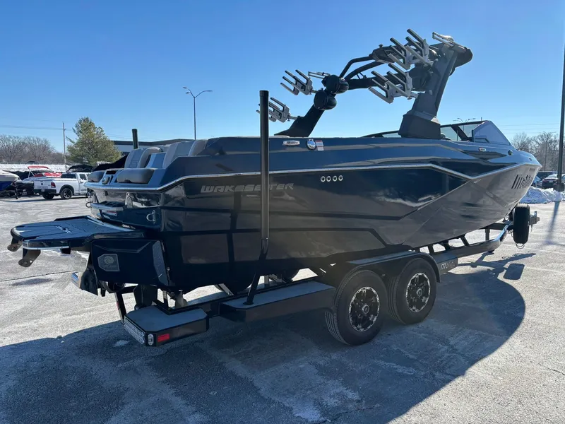 Slide: The Image of Malibu Wakesetter 25 LSV 2022 - 18