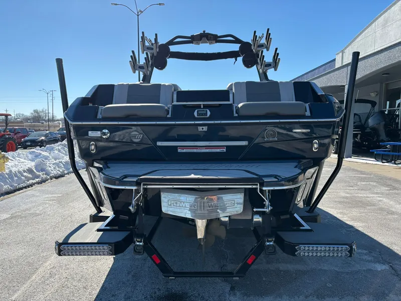 Slide: The Image of Malibu Wakesetter 25 LSV 2022 - 19