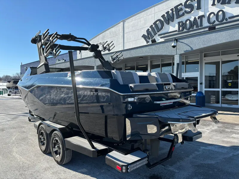 Slide: The Image of Malibu Wakesetter 25 LSV 2022 - 20