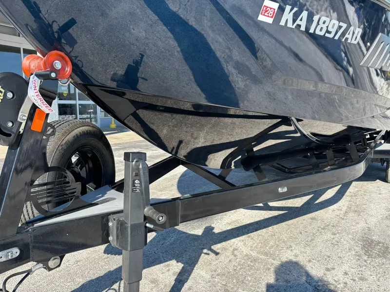 Slide: The Image of Malibu Wakesetter 25 LSV 2022 - 22