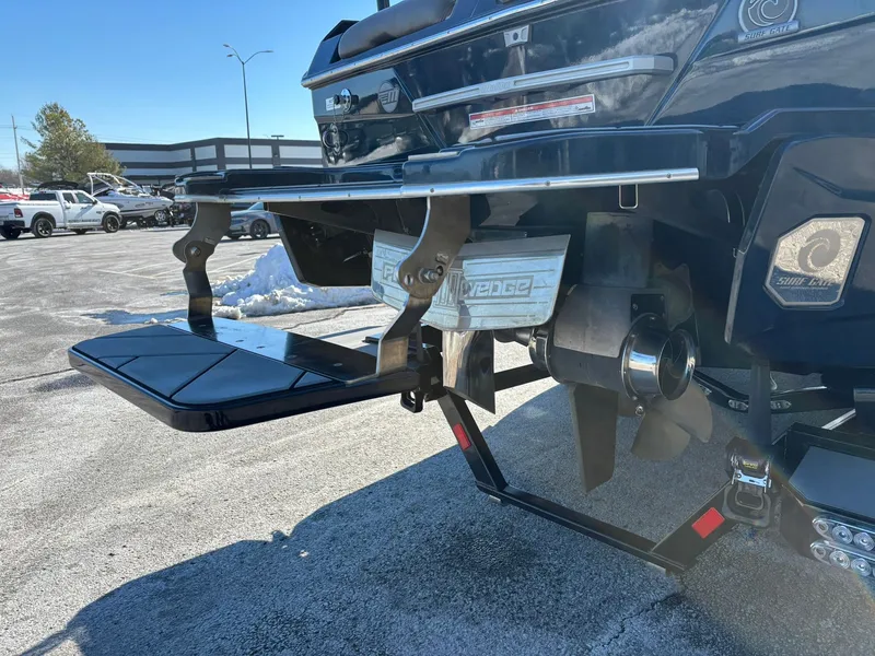 Slide: The Image of Malibu Wakesetter 25 LSV 2022 - 24