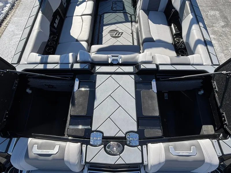 Slide: The Image of Malibu Wakesetter 25 LSV 2022 - 29
