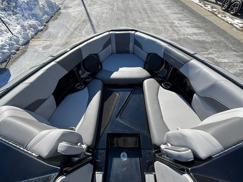 Slide: The Image of Malibu Wakesetter 25 LSV 2022 - 3