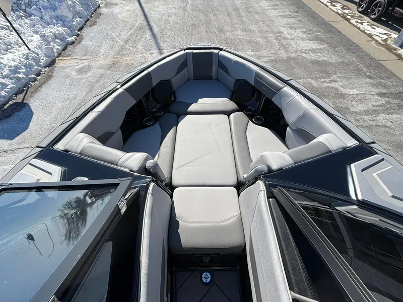 Slide: The Image of Malibu Wakesetter 25 LSV 2022 - 41