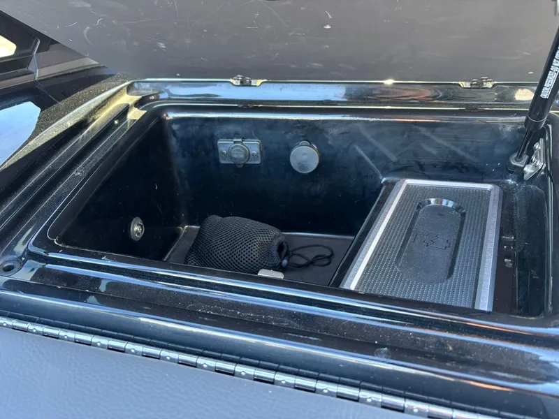 Slide: The Image of Malibu Wakesetter 25 LSV 2022 - 5