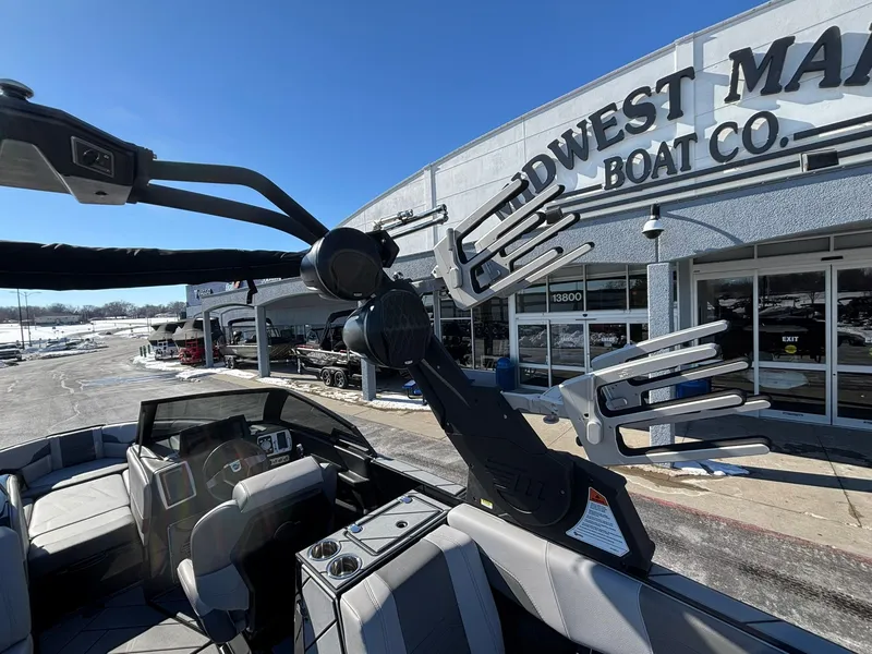 Slide: The Image of Malibu Wakesetter 25 LSV 2022 - 7