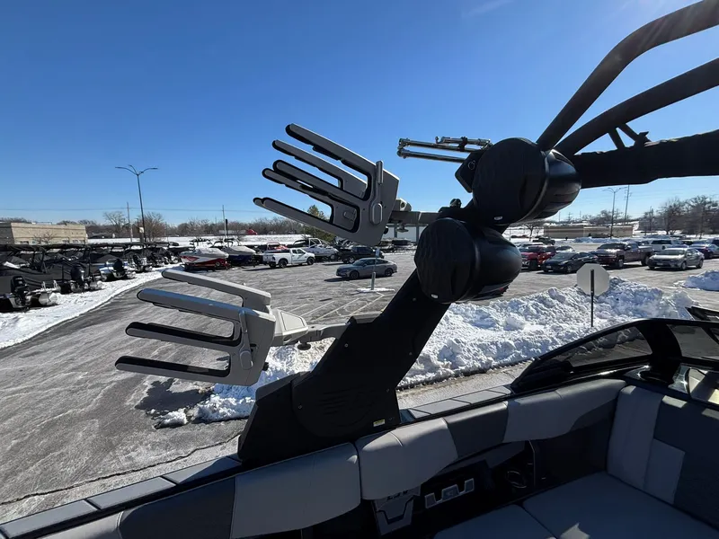 Slide: The Image of Malibu Wakesetter 25 LSV 2022 - 8