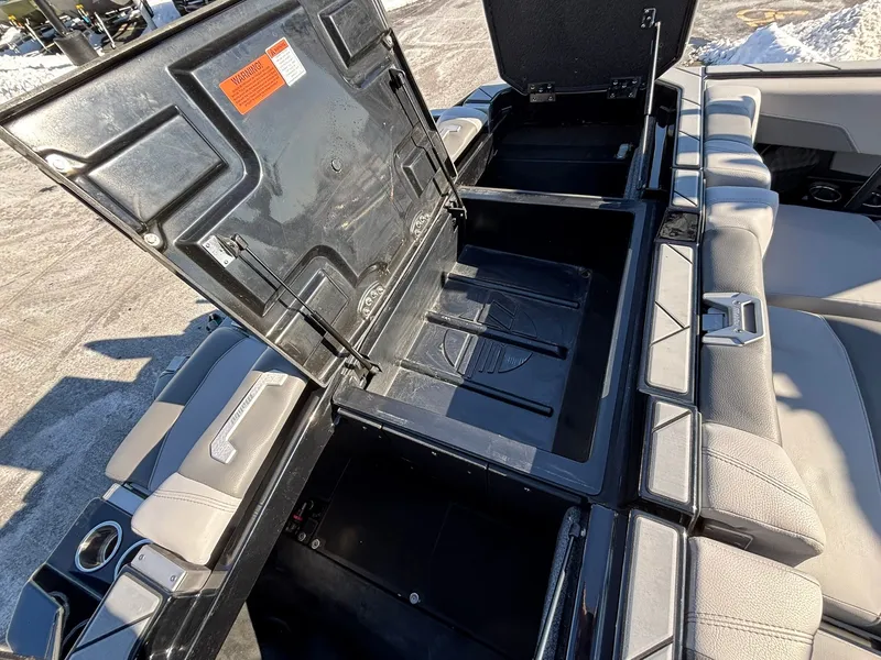 Slide: The Image of Malibu Wakesetter 25 LSV 2022 - 9