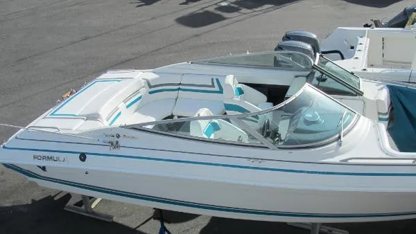 Slide: The Image of Formula 252 Bowrider 1993 - 3