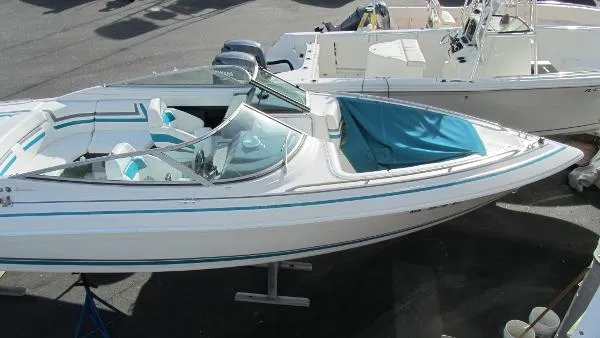 Slide: The Image of Formula 252 Bowrider 1993 - 4