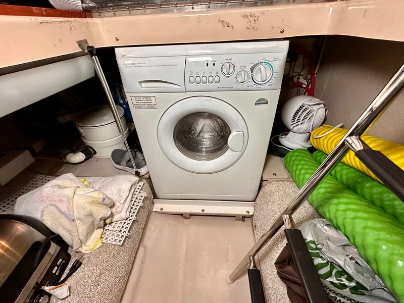 Slide: The Image of Sea Ray 500 Sedan Bridge 2005 - 21