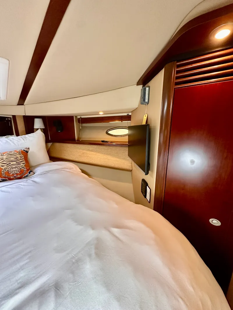 Slide: The Image of Sea Ray 500 Sedan Bridge 2005 - 24