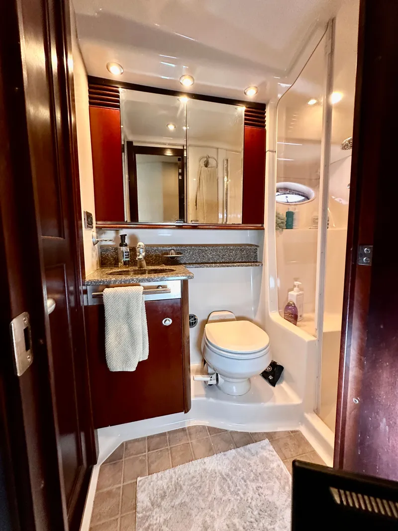 Slide: The Image of Sea Ray 500 Sedan Bridge 2005 - 31