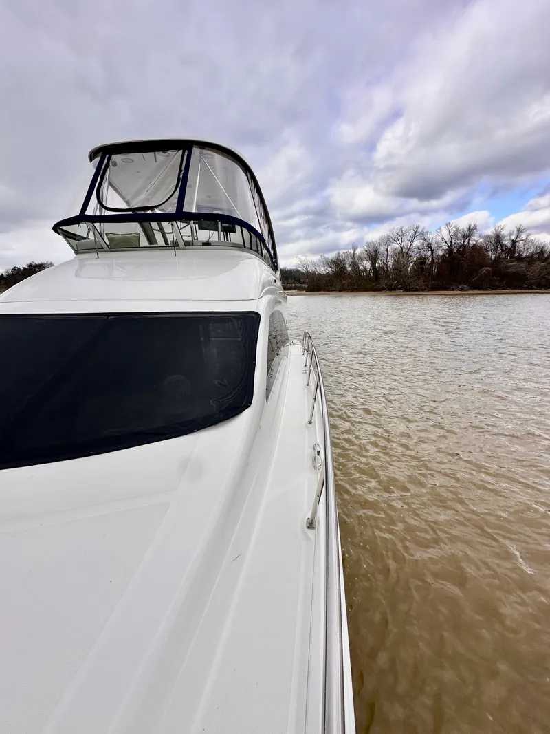 Slide: The Image of Sea Ray 500 Sedan Bridge 2005 - 37