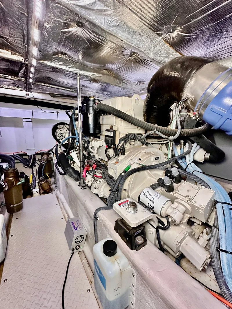 Slide: The Image of Sea Ray 500 Sedan Bridge 2005 - 57