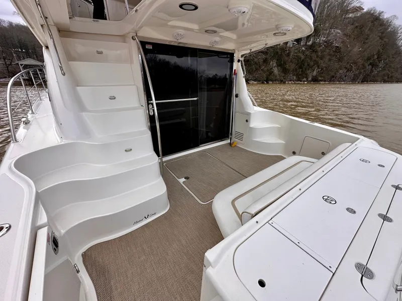 Slide: The Image of Sea Ray 500 Sedan Bridge 2005 - 8