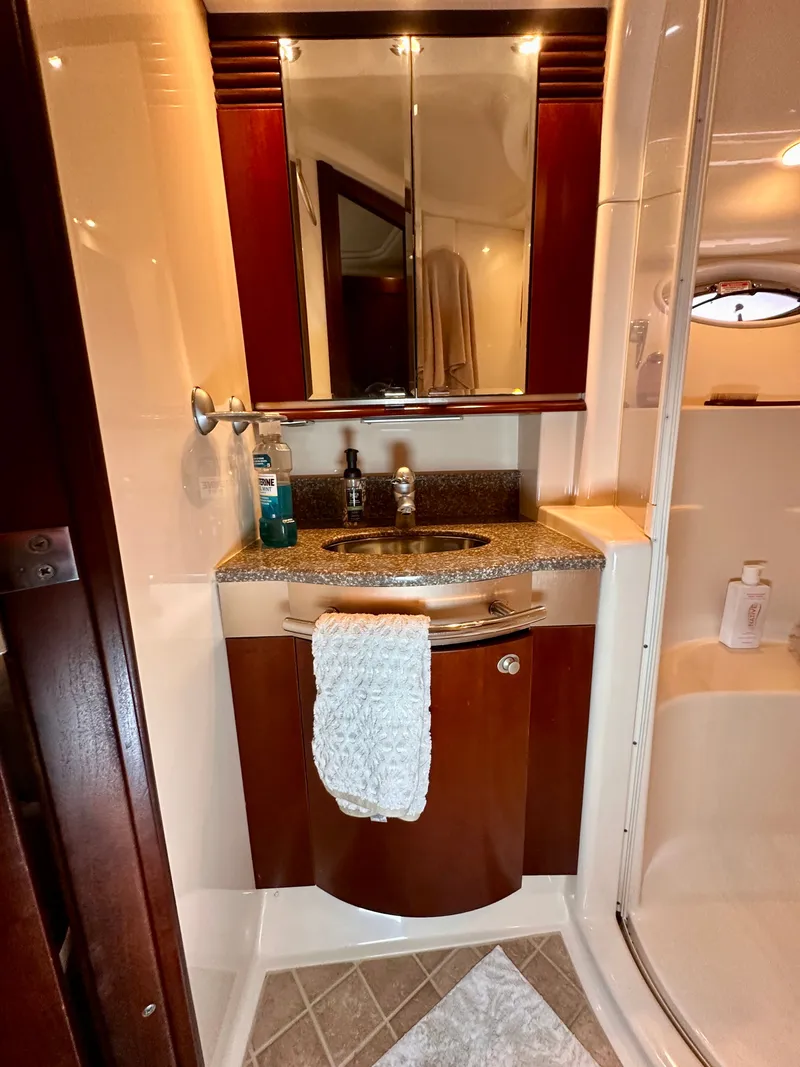 Slide: The Image of Sea Ray 52 Sedan Bridge 2005 - 26